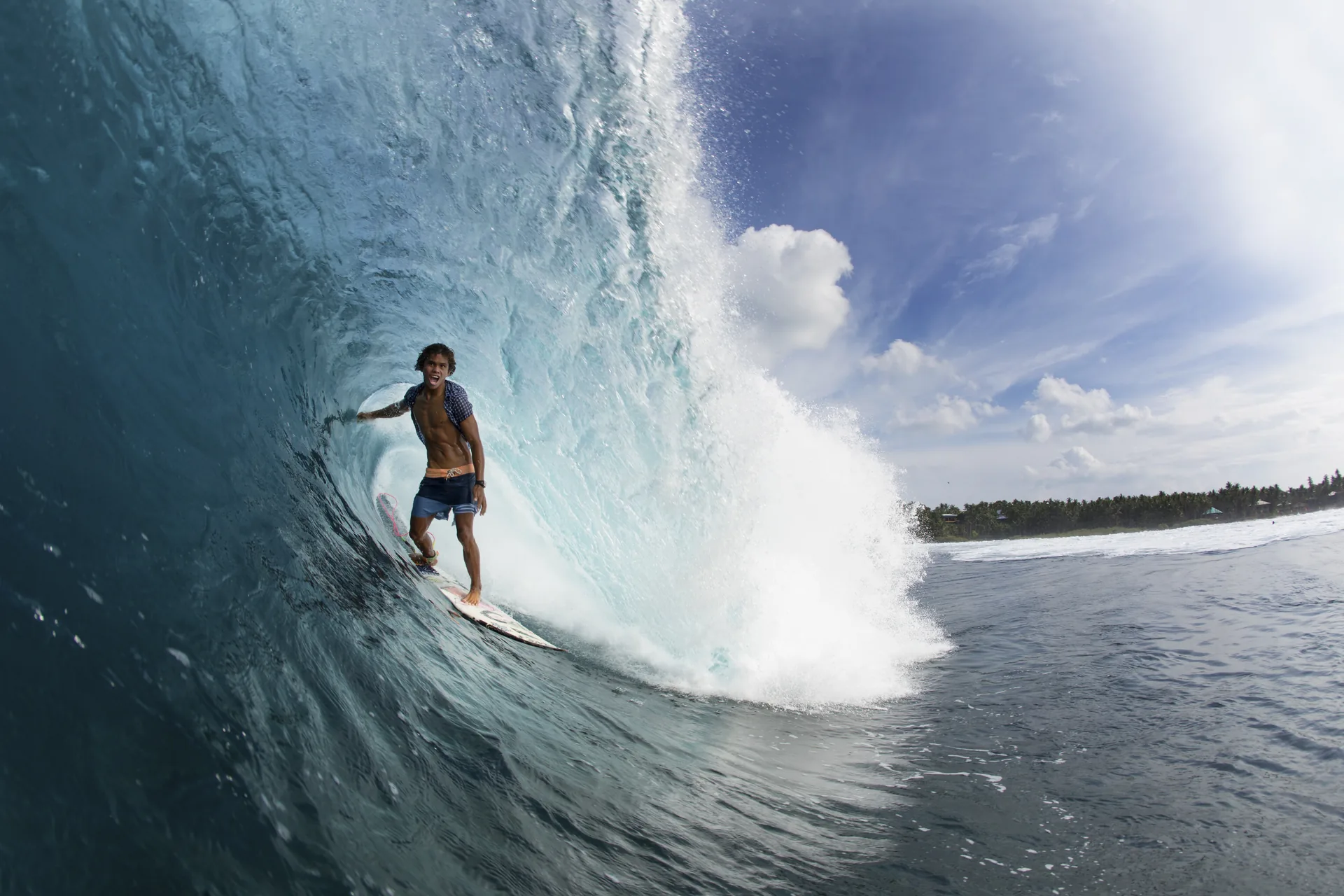 Surfer racing the Cloud 9 wave, Siargao